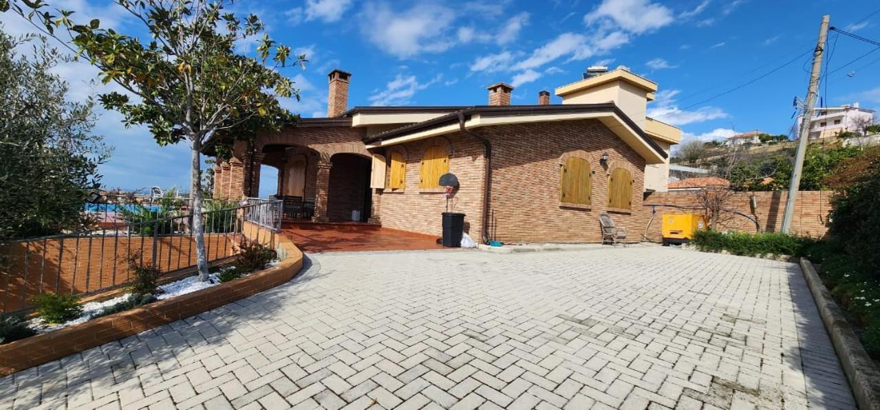 Villa “Pool & Sun” Дуррес Екстер'єр фото