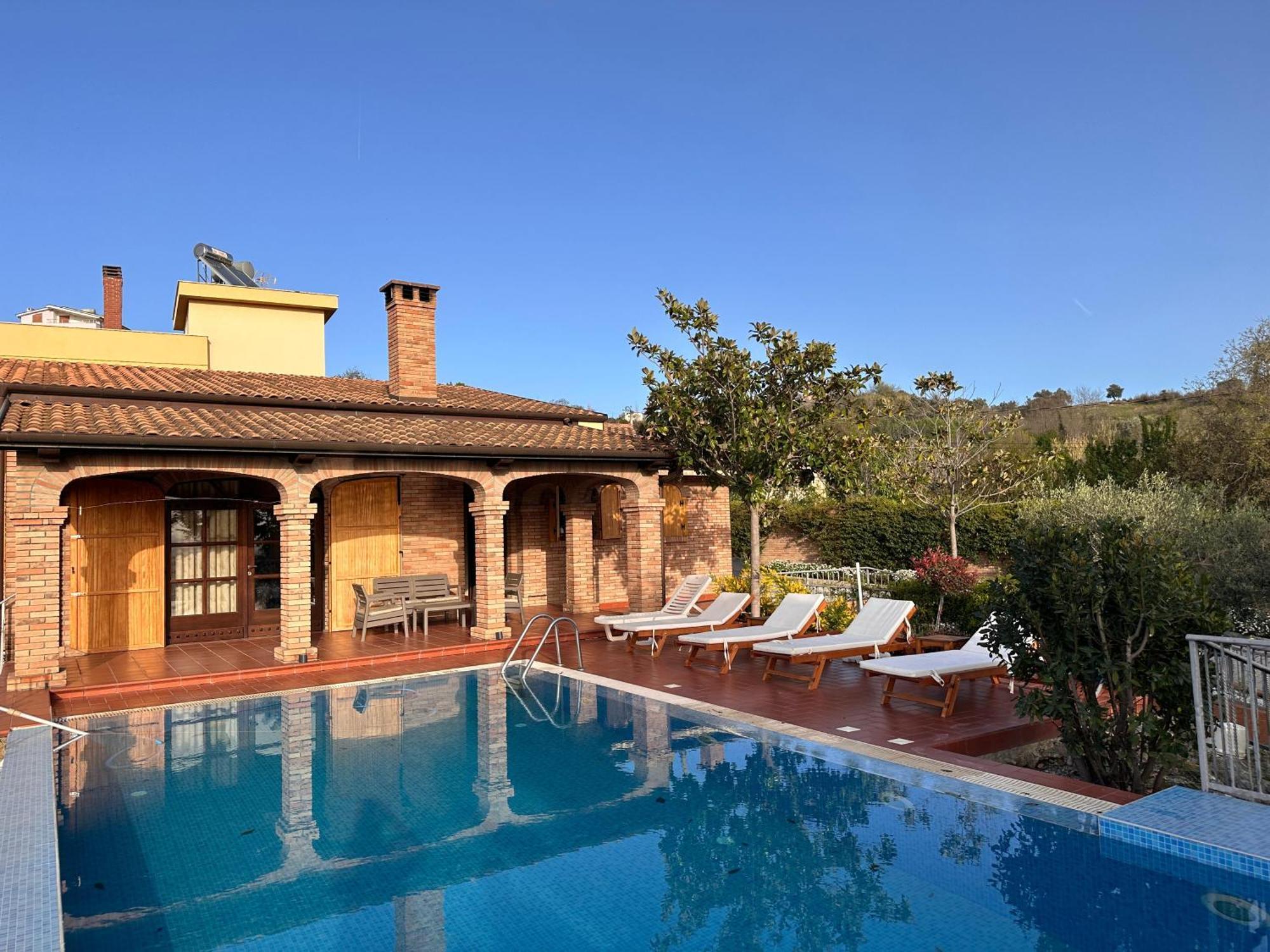 Villa “Pool & Sun” Дуррес Екстер'єр фото