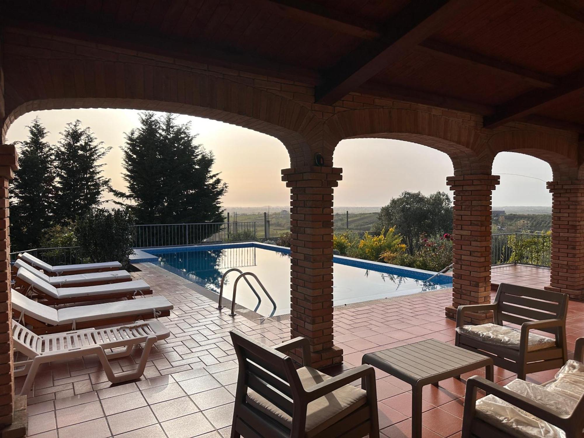 Villa “Pool & Sun” Дуррес Екстер'єр фото